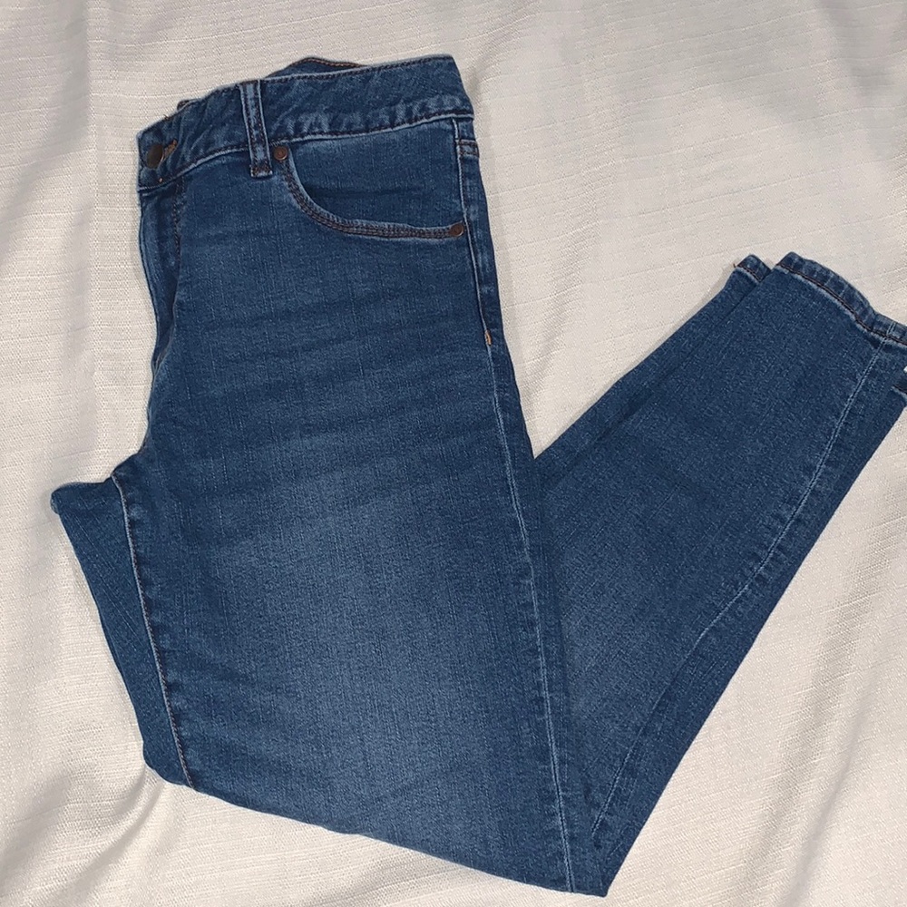 Tahari Kelly Classic Skinny Jeans